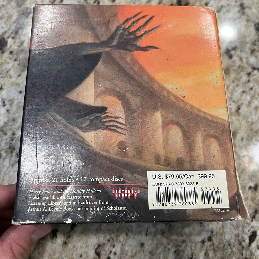 Harry Potter Ser.: Harry Potter and the Deathly Hallows by J. K. Rowling (2007,
